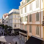 Centrally Located Modern 2 Bed In With Aircon And High Ceilings And Modern Design 696 Cannes