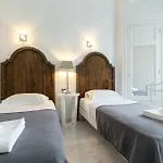 Appartamento Centrally Located Modern 2 Bed In With Aircon And High Ceilings And Modern Design 696
