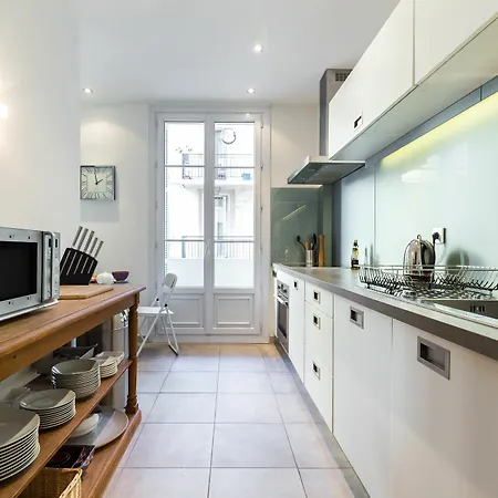 Apartment Modern: 2-bed With Aircon