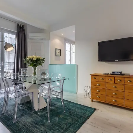 Centrally Located Modern 2 Bed In With Aircon And High Ceilings And Modern Design 696 * Cannes