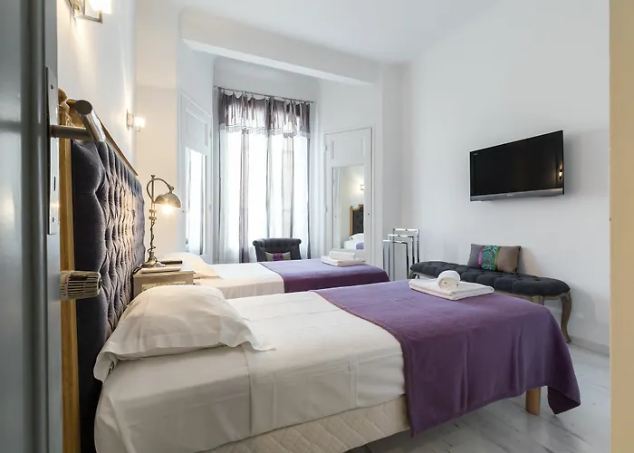 Centrally Located Modern 2 Bed In With Aircon And High Ceilings And Modern Design 696 شقة كان
