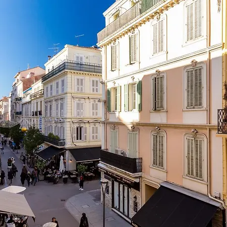 Centrally Located Modern 2 Bed In With Aircon And High Ceilings And Modern Design 696 Cannes
