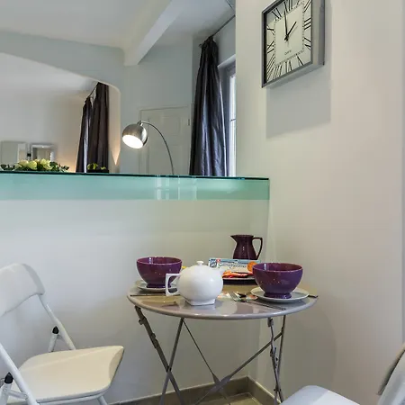 Apartment Modern: 2-bed With Aircon
