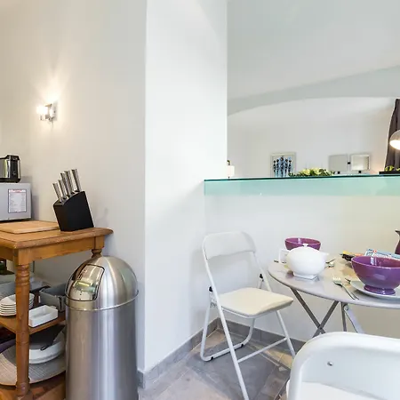 Modern: 2-bed With Aircon Cannes
